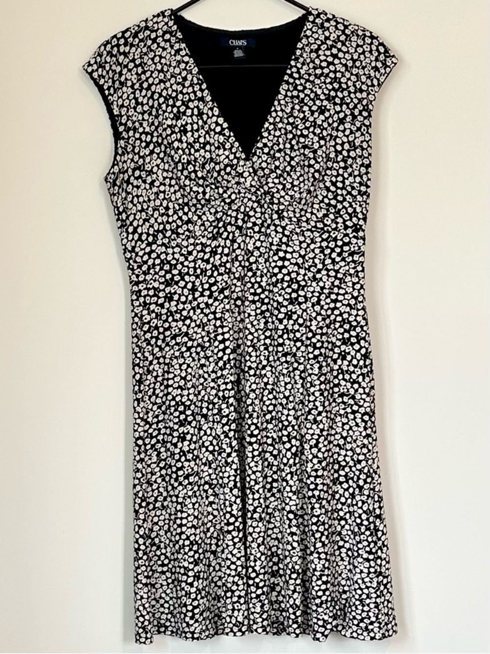 Chaps Black and White Floral V-Neck Midi Dress - Size: Medium - Picture 1 of 5